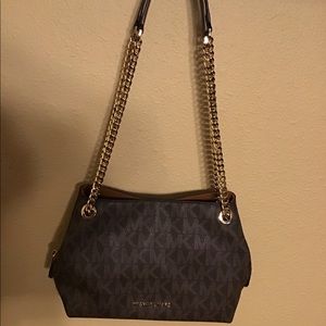 🔴SOLD🔴Michael Kors Chain Messenger Signature
